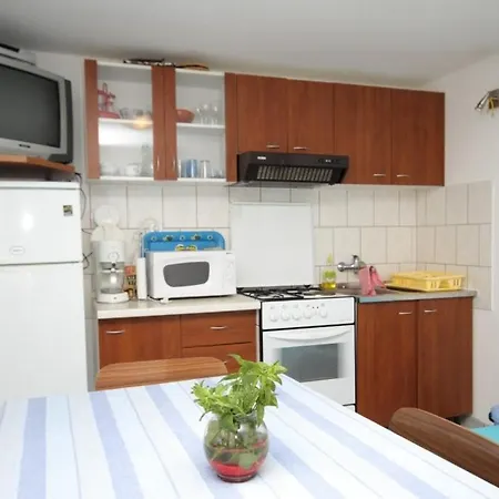 Apartment By The Sea