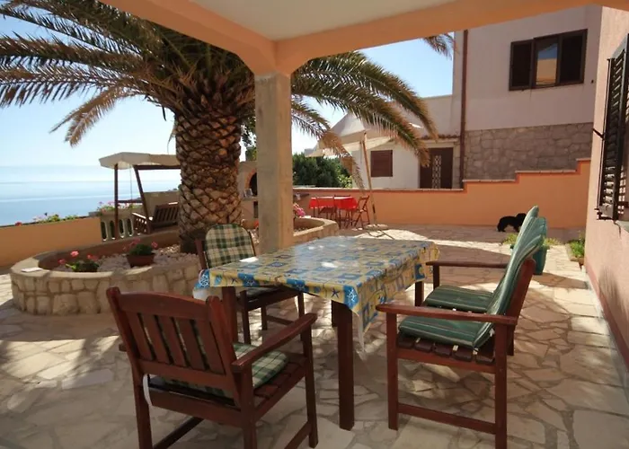 Apartment By The Sea Mali Lošinj