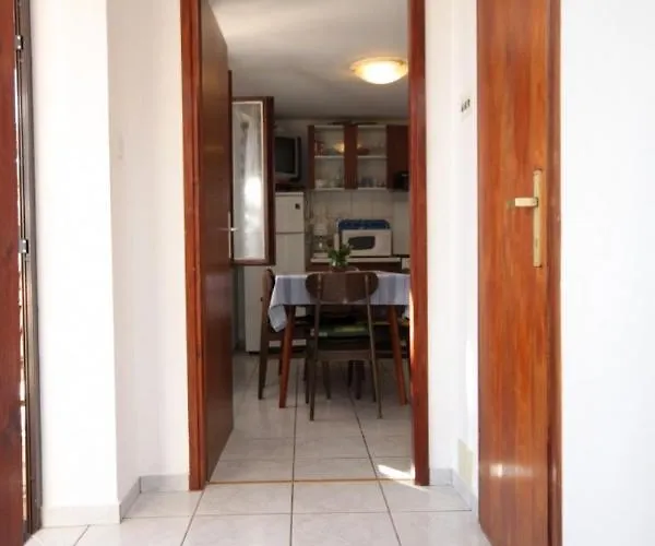 Apartment By The Sea Mali Lošinj