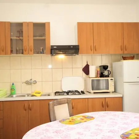 By The Sea Apartman
