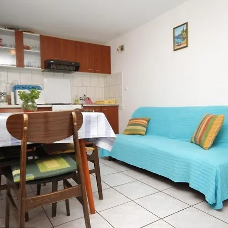 By The Sea Apartman